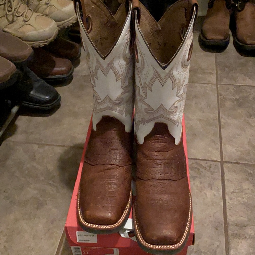 Cowboy boots brown and white size 10